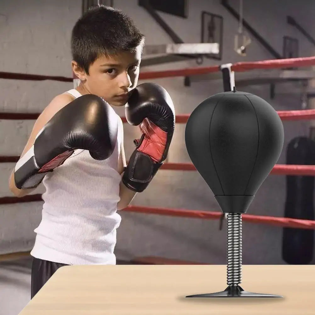 punching ball ventouse noir sur table 